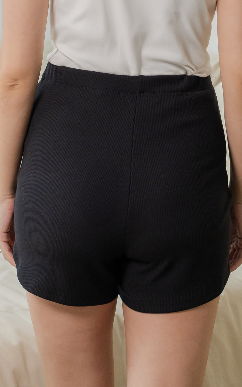 Arla Ribb Maternity Shorts in Black