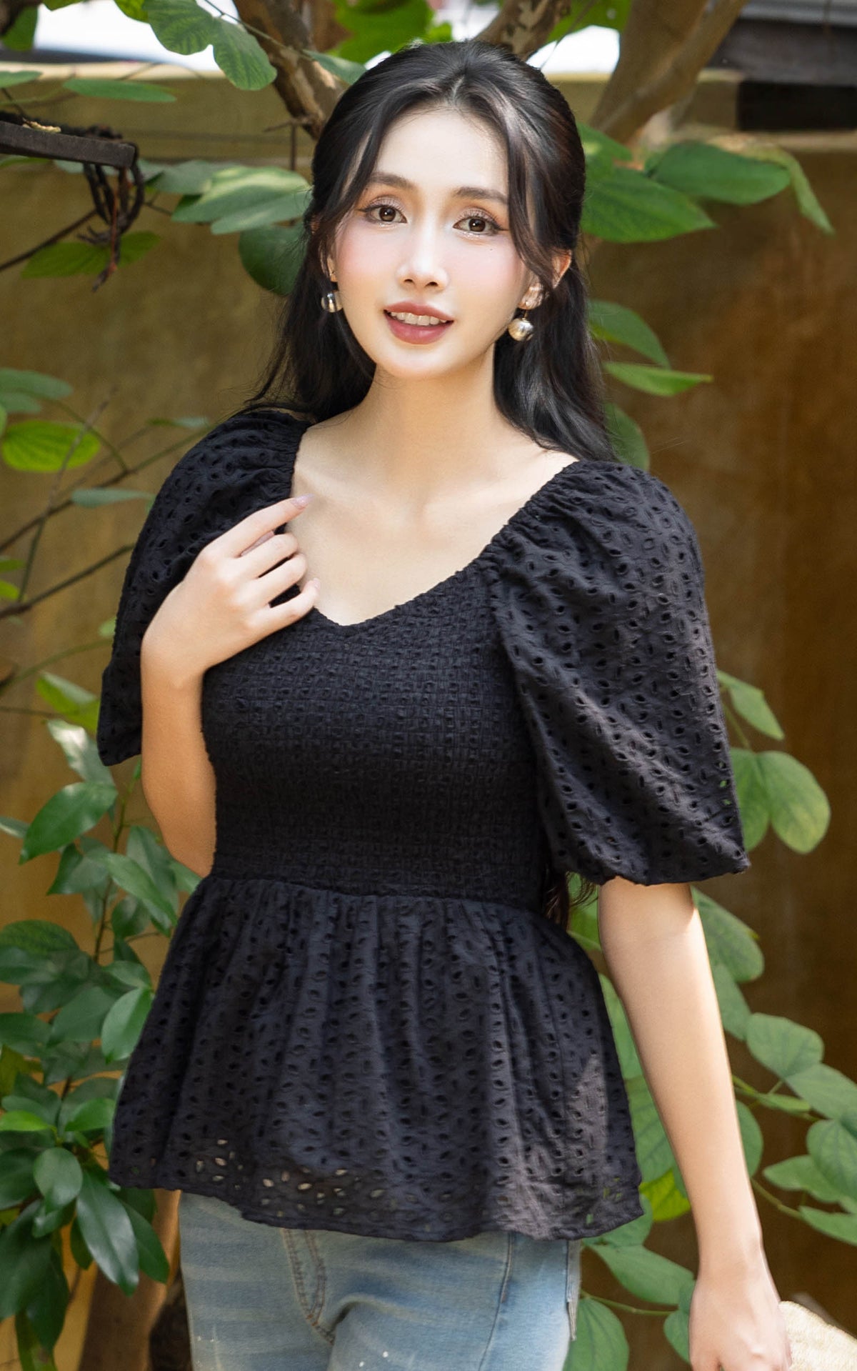 Itzel Bubble Sleeves Eyelet Top in Black