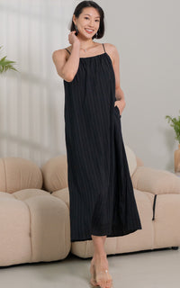 Journee Crinkle Nursing Dress in Black