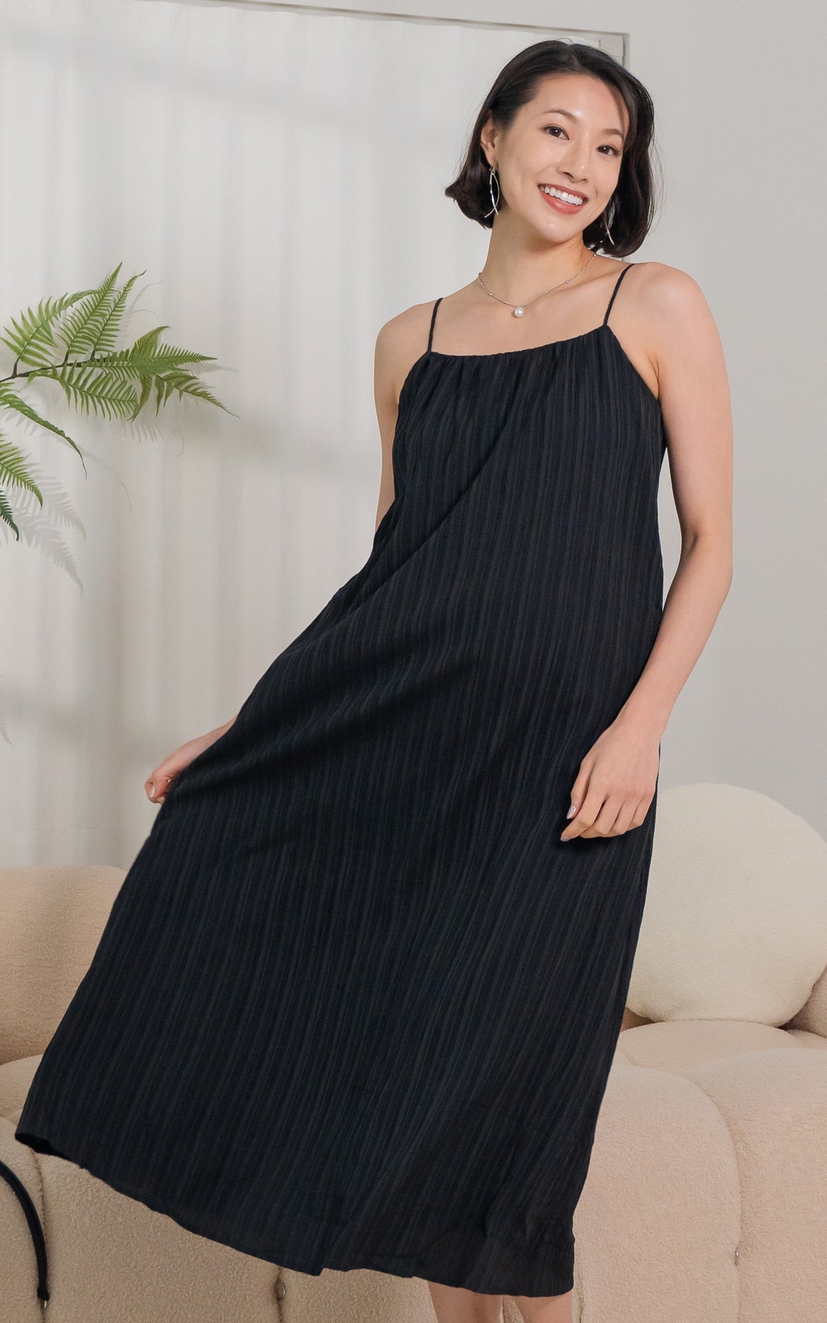 Journee Crinkle Nursing Dress in Black