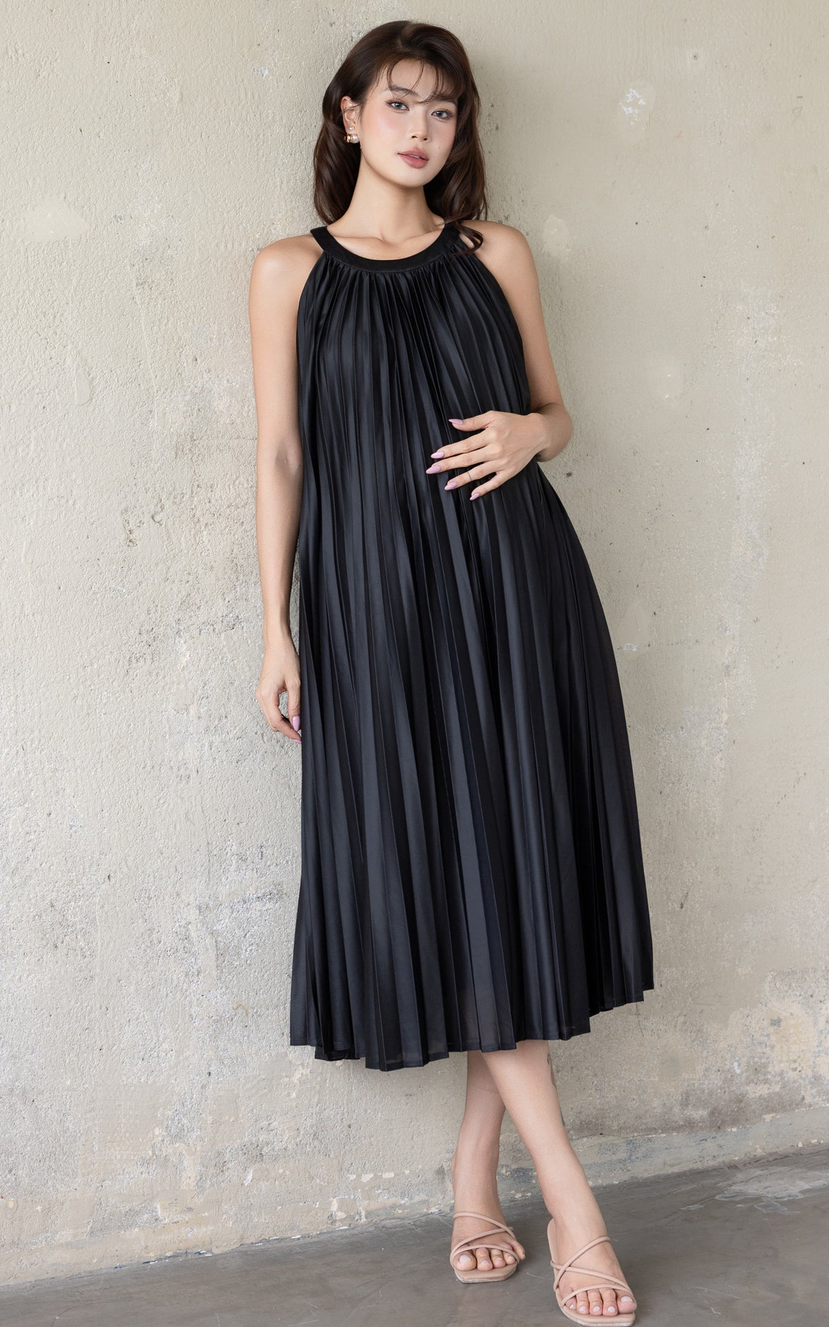 Kamila Pleated Padded Nursing Dress in Black