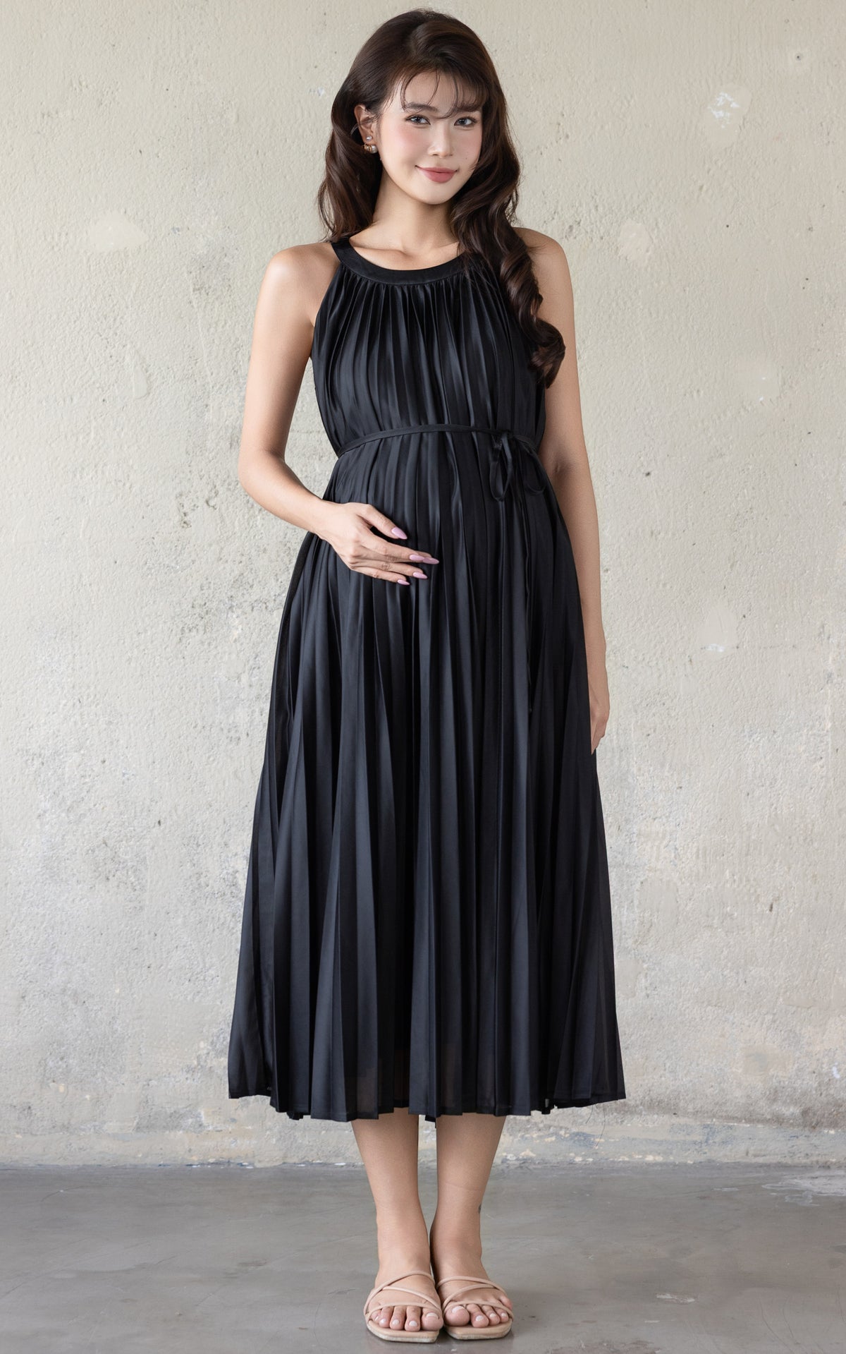 Kamila Pleated Padded Nursing Dress in Black