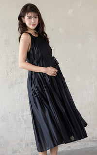 Kamila Pleated Padded Nursing Dress in Black