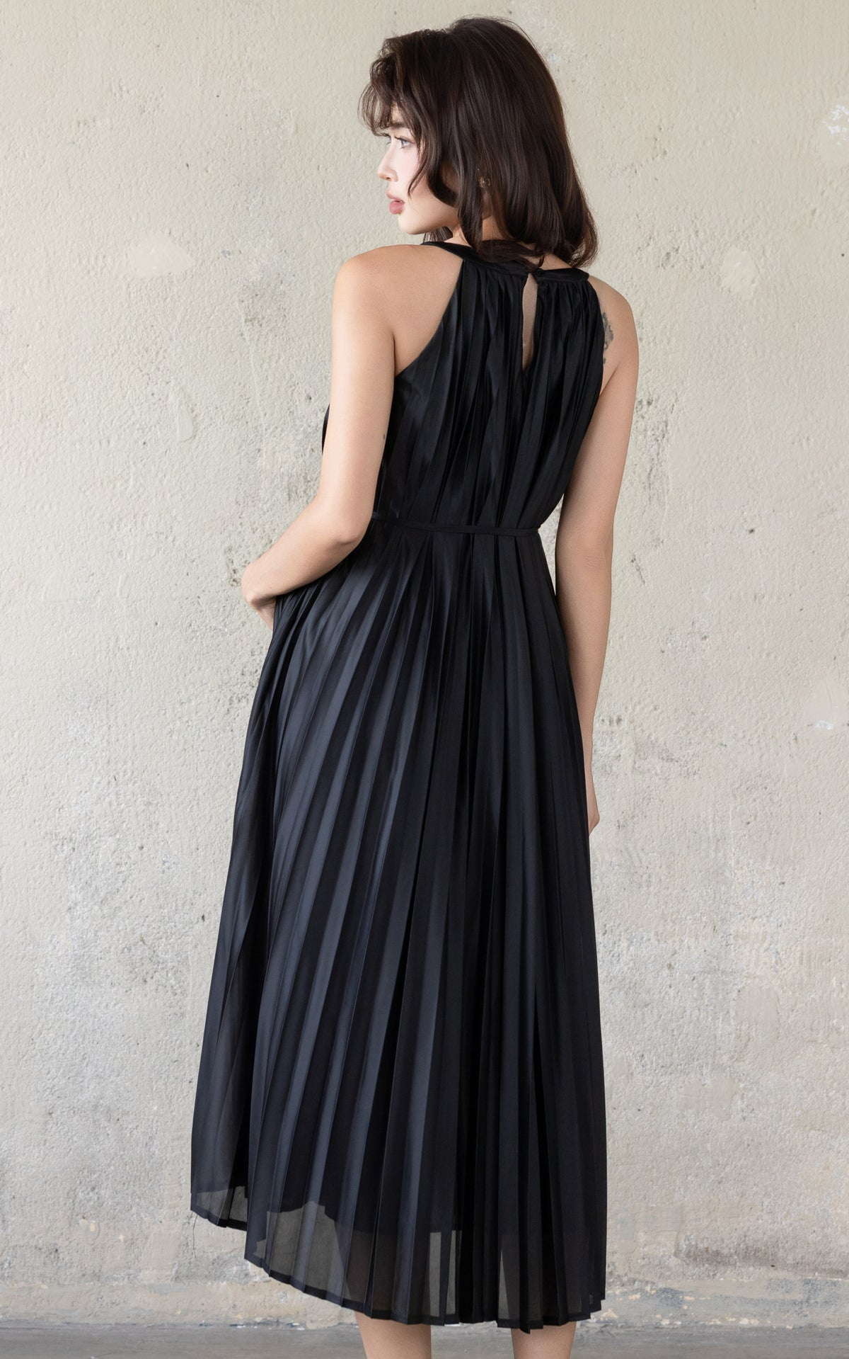 Kamila Pleated Padded Nursing Dress in Black