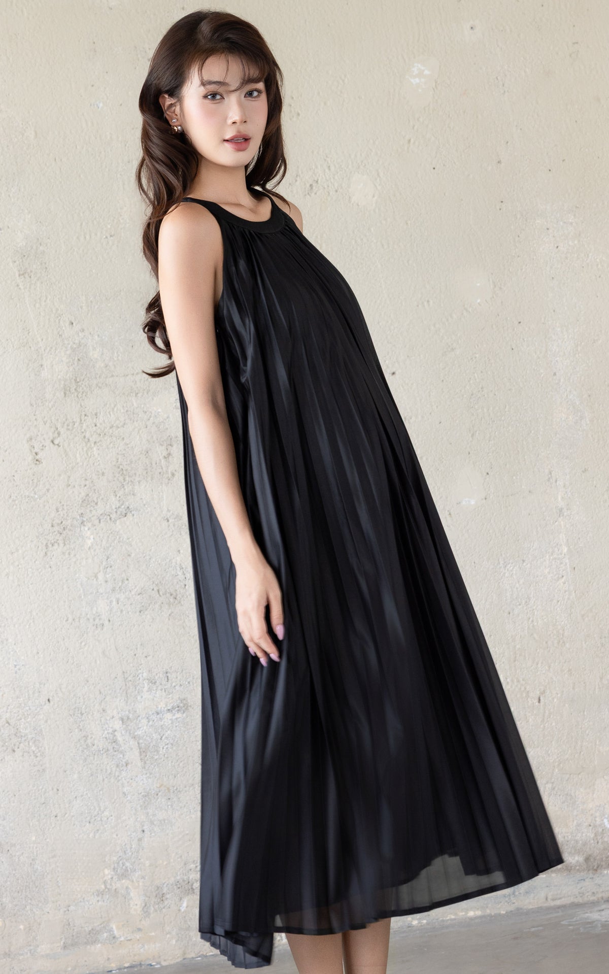 Kamila Pleated Padded Nursing Dress in Black