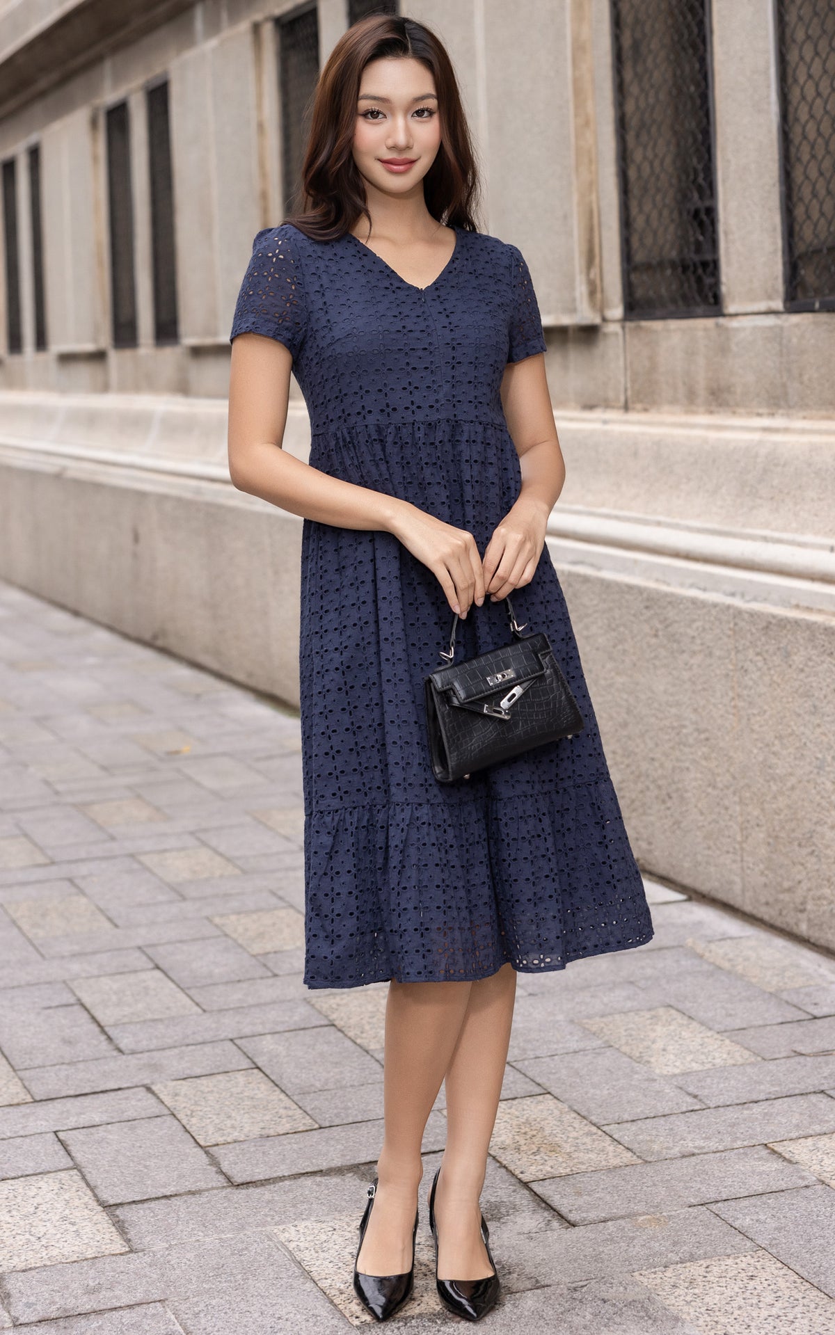 Sunny Eyelet Sleeved Dress in Navy